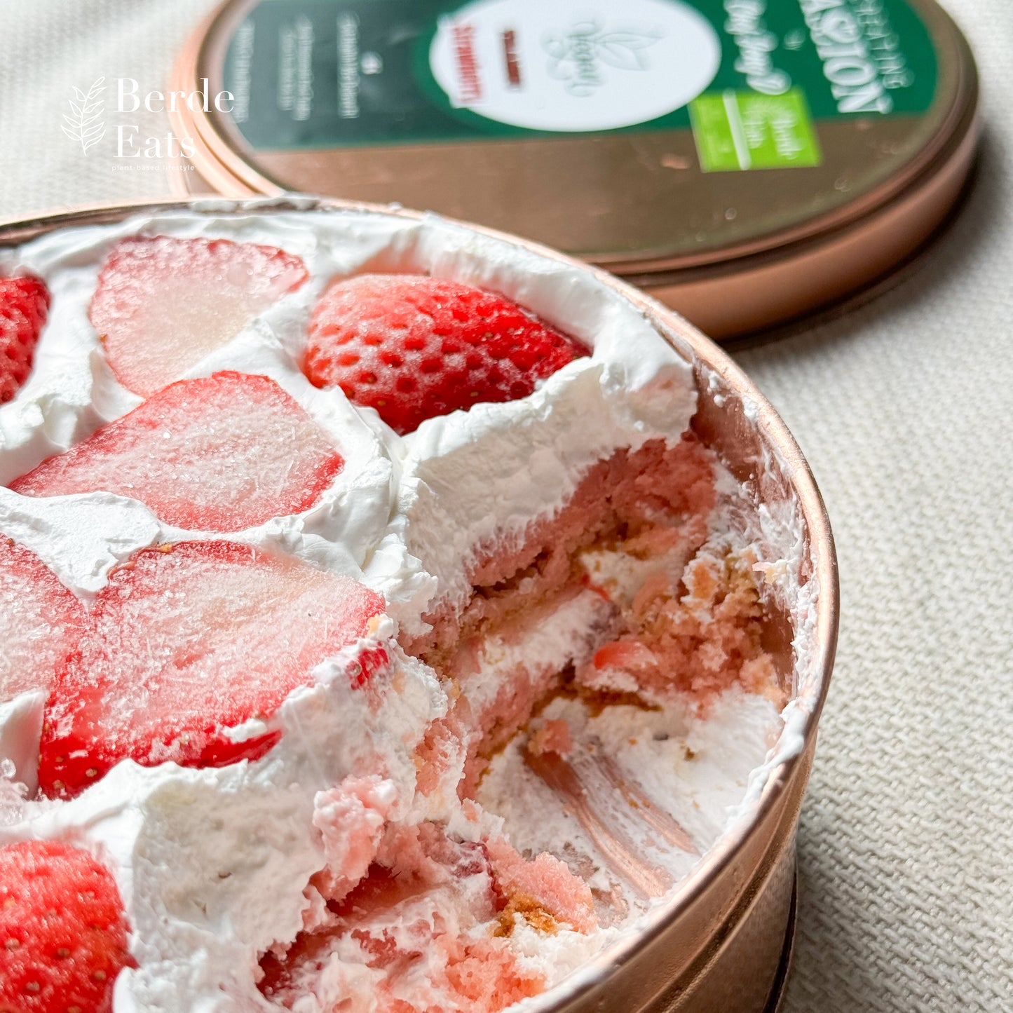 Cake - Strawberry Tiramisu in Tin